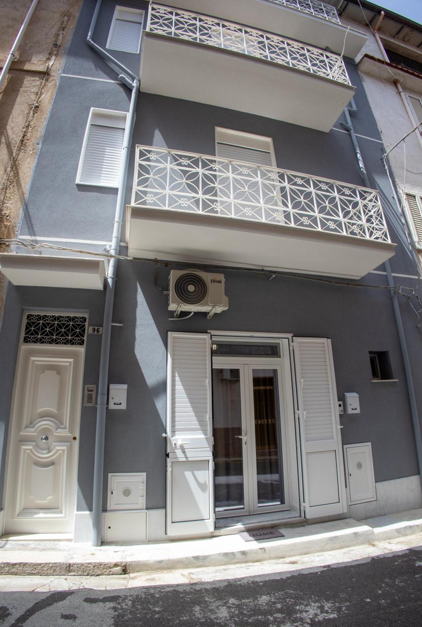 Casa Grazia Apartment Партинико Екстериор снимка